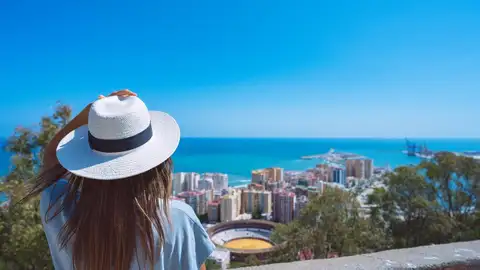 Archivo - Imagen de archivo de turista en Málaga. - AEHCOS - Archivo Archivo - Imagen de archivo de turista en Málaga. - AEHCOS - Archivo