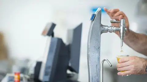 Trabajador de un bar Trabajador de un bar