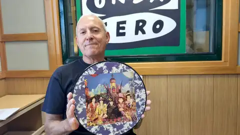 Carlos del Riego con la edición especial de "Their satanic majesties request" Carlos del Riego con la edición especial de "Their satanic majesties request"