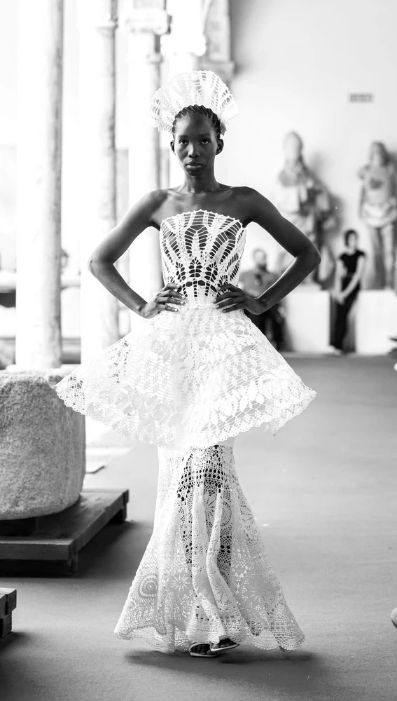 Vestido nupcial de ganchillo, eterno protagonista de las casas de los pueblos Vestido nupcial de ganchillo, eterno protagonista de las casas de los pueblos