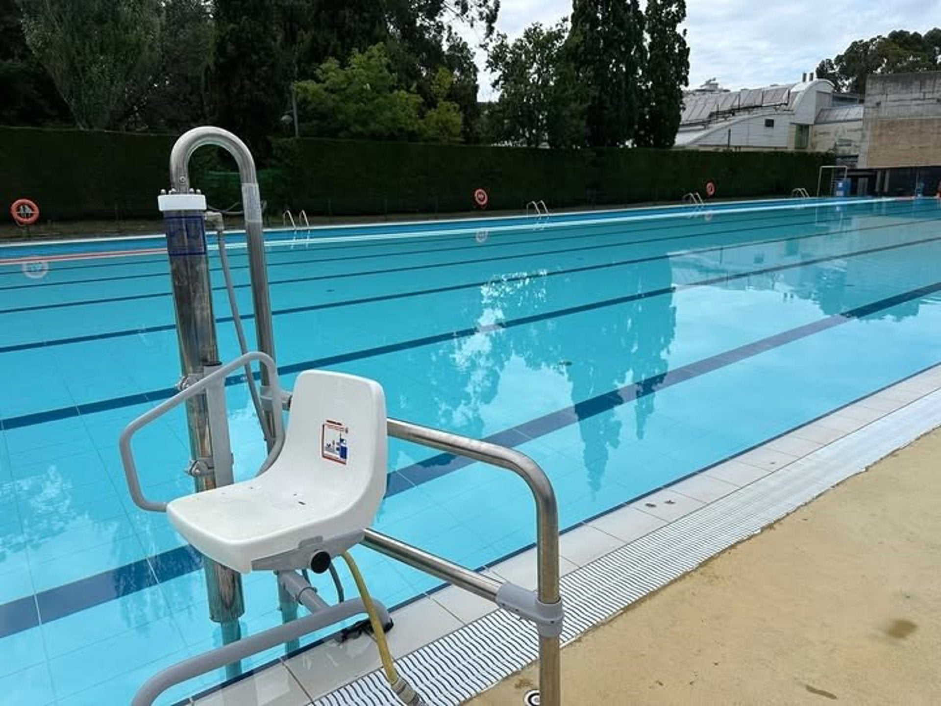 Astillero reabre la piscina olímpica de La Cantábrica tras confirmar que el agua es apta para el baño Astillero reabre la piscina olímpica de La Cantábrica tras confirmar que el agua es apta para el baño