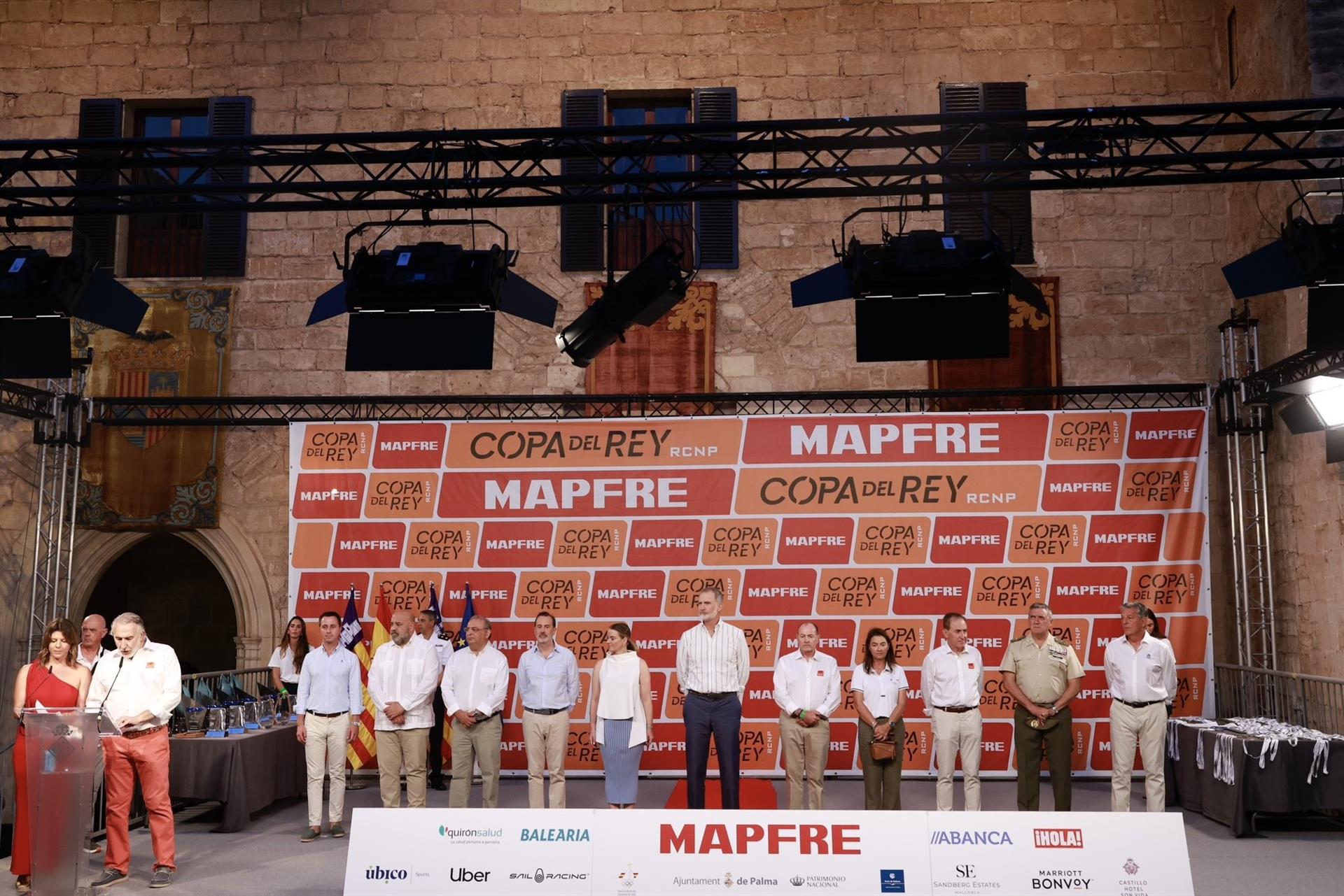 Felipe VI preside la entrega de los premios a los campeones de la regata de vela 43ª Copa del Rey MAPFRE Felipe VI preside la entrega de los premios a los campeones de la regata de vela 43ª Copa del Rey MAPFRE
