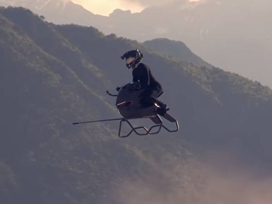 La primera moto voladora ya es una realidad: existe y vale más que un piso en el centro de Madrid La primera moto voladora ya es una realidad: existe y vale más que un piso en el centro de Madrid