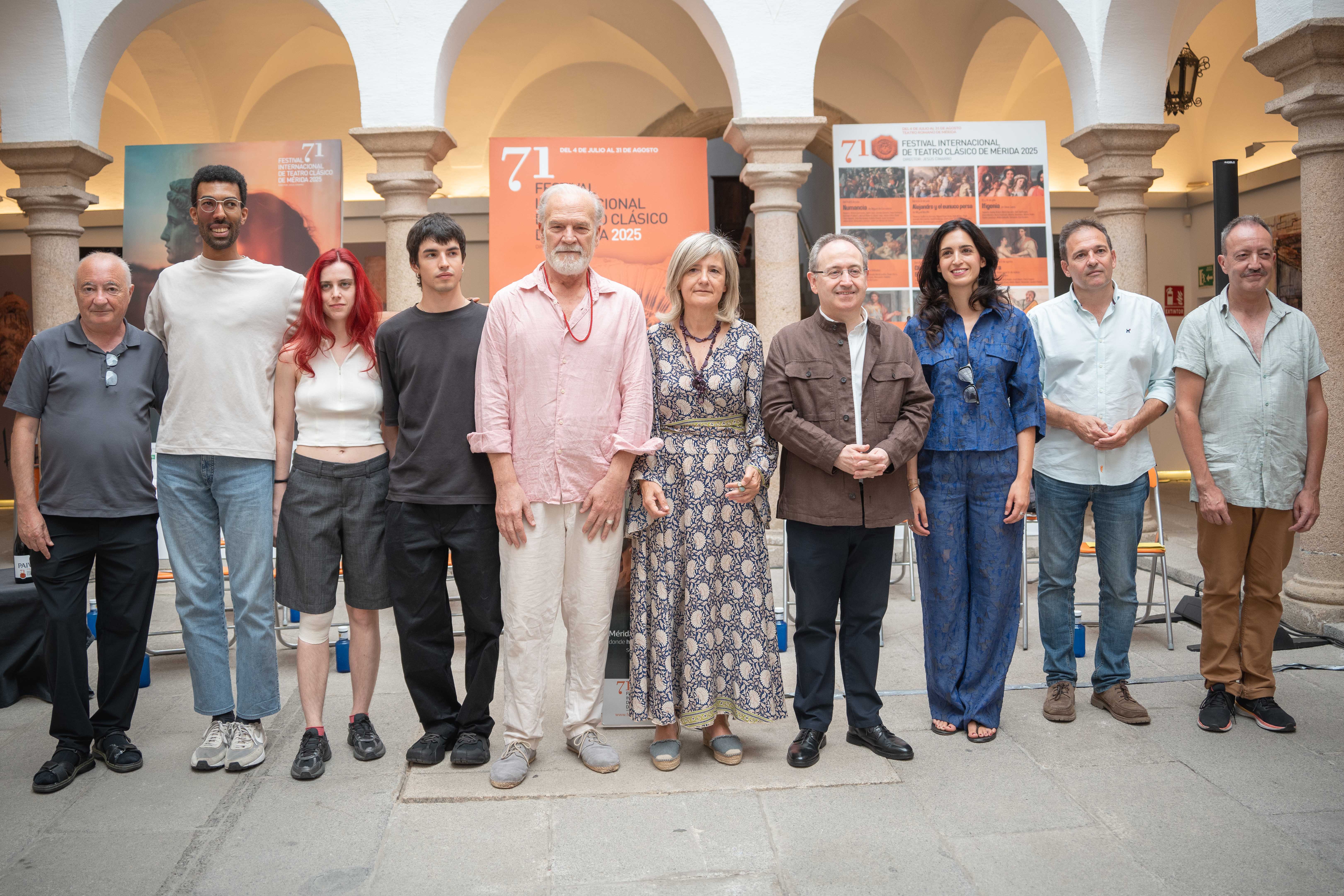 `Memorias de Adriano´ llega al Teatro Romano protagonizada por Lluís Homar bajo la dirección de Beatriz Jaén `Memorias de Adriano´ llega al Teatro Romano protagonizada por Lluís Homar bajo la dirección de Beatriz Jaén