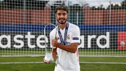 Isra Salazar ser&aacute; nuevo futbolista del Eldense