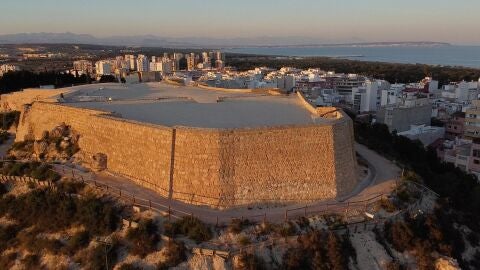 Guardamar del Segura abre su calendario cultural de agosto con danza, la m&uacute;sica de Sole Gim&eacute;nez y cine mudo acompa&ntilde;ado de piano y viol&iacute;n