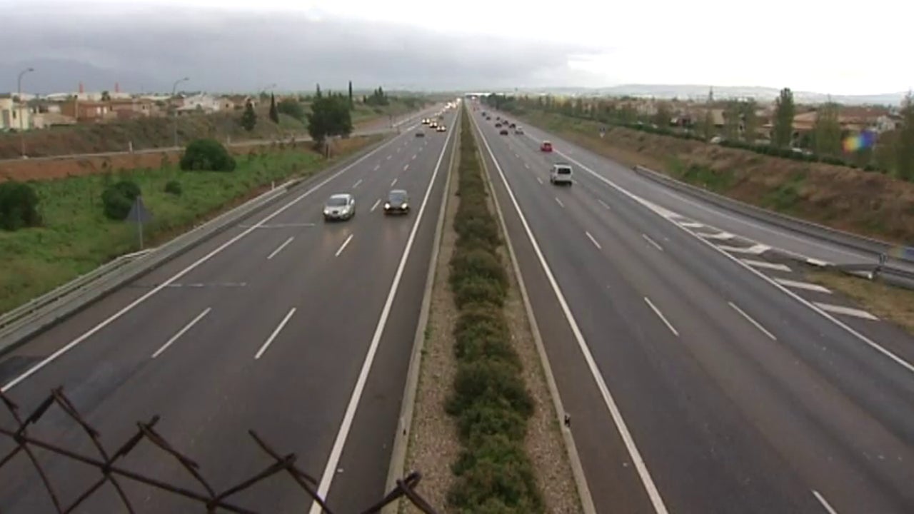 El ministerio corta los carriles izquierdos de la A-7 a su paso por Benifaió El ministerio corta los carriles izquierdos de la A-7 a su paso por Benifaió