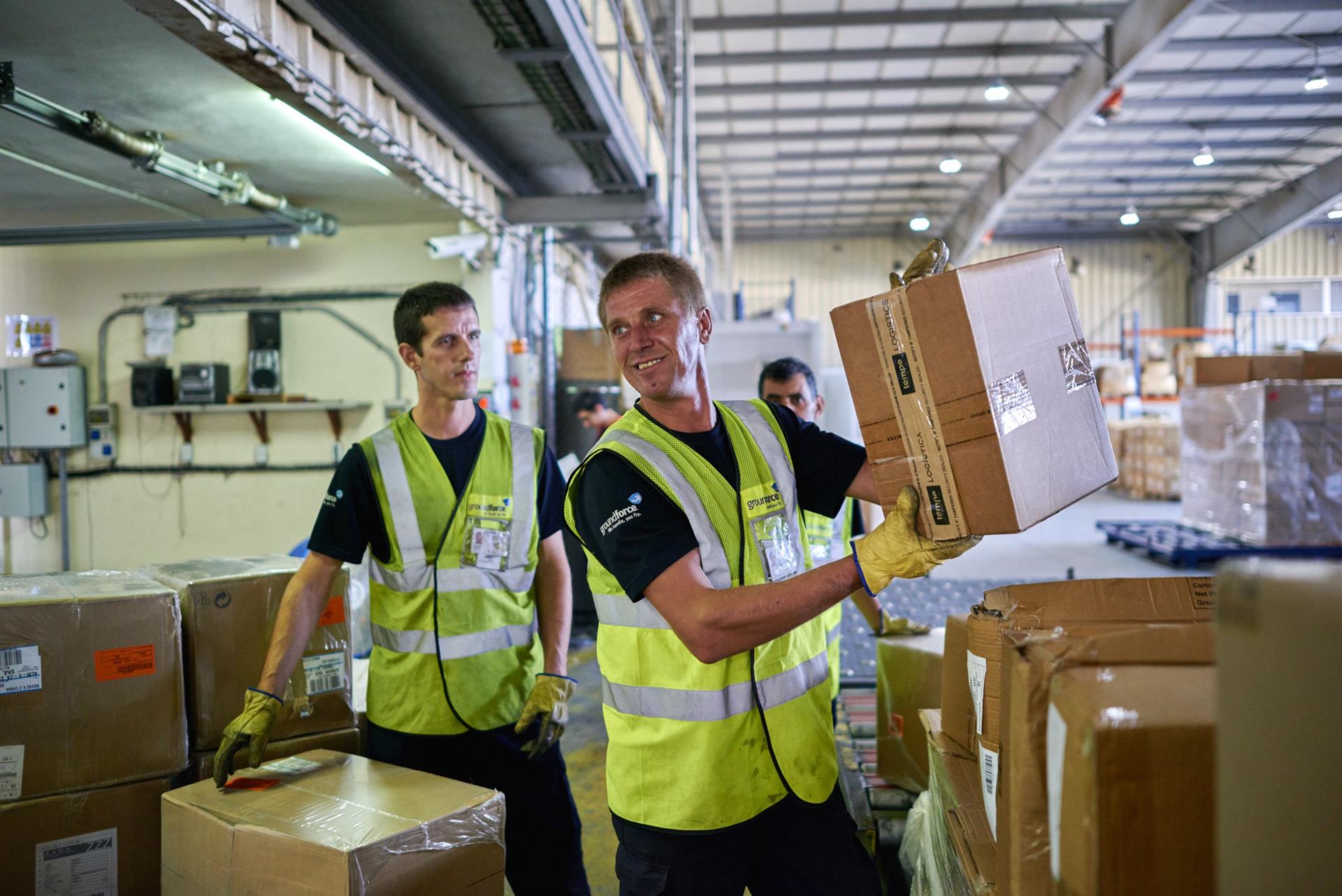 Denuncian precariedad laboral y jornadas de 14 horas de los trabajadores de Groundforce en el aeropuerto de Palma Denuncian precariedad laboral y jornadas de 14 horas de los trabajadores de Groundforce en el aeropuerto de Palma
