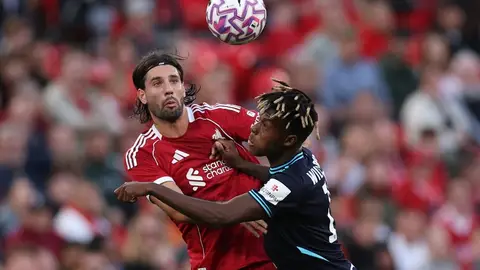 El Athletic cosecha una doble derrota frente al Liverpool en Anfield El Athletic cosecha una doble derrota frente al Liverpool en Anfield