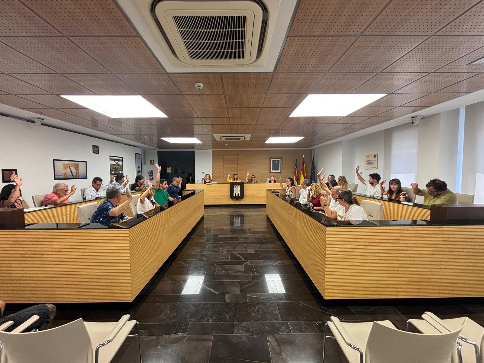 El pleno de Almassora se une para exigir el fin de los recortes en Correos El pleno de Almassora se une para exigir el fin de los recortes en Correos