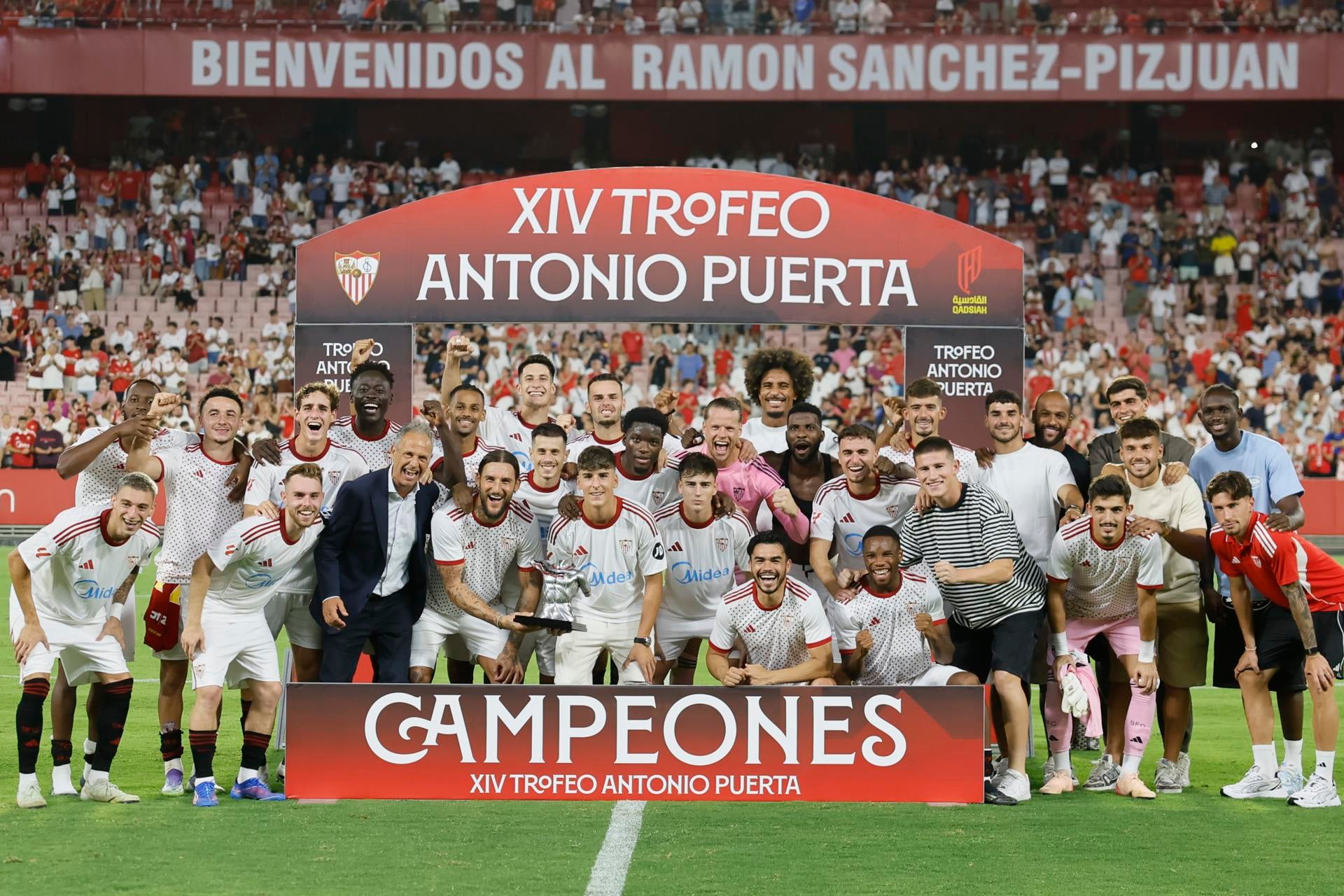 Un Sevilla con garra se lleva el Trofeo Antonio Puerta en los penaltis Un Sevilla con garra se lleva el Trofeo Antonio Puerta en los penaltis