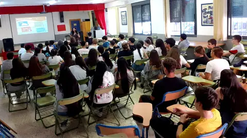 La Junta acerca los beneficios de una dieta saludable a más de 2.000 estudiantes andaluces a través de la iniciativa ‘Aula Mediterránea’ La Junta acerca los beneficios de una dieta saludable a más de 2.000 estudiantes andaluces a través de la iniciativa ‘Aula Mediterránea’