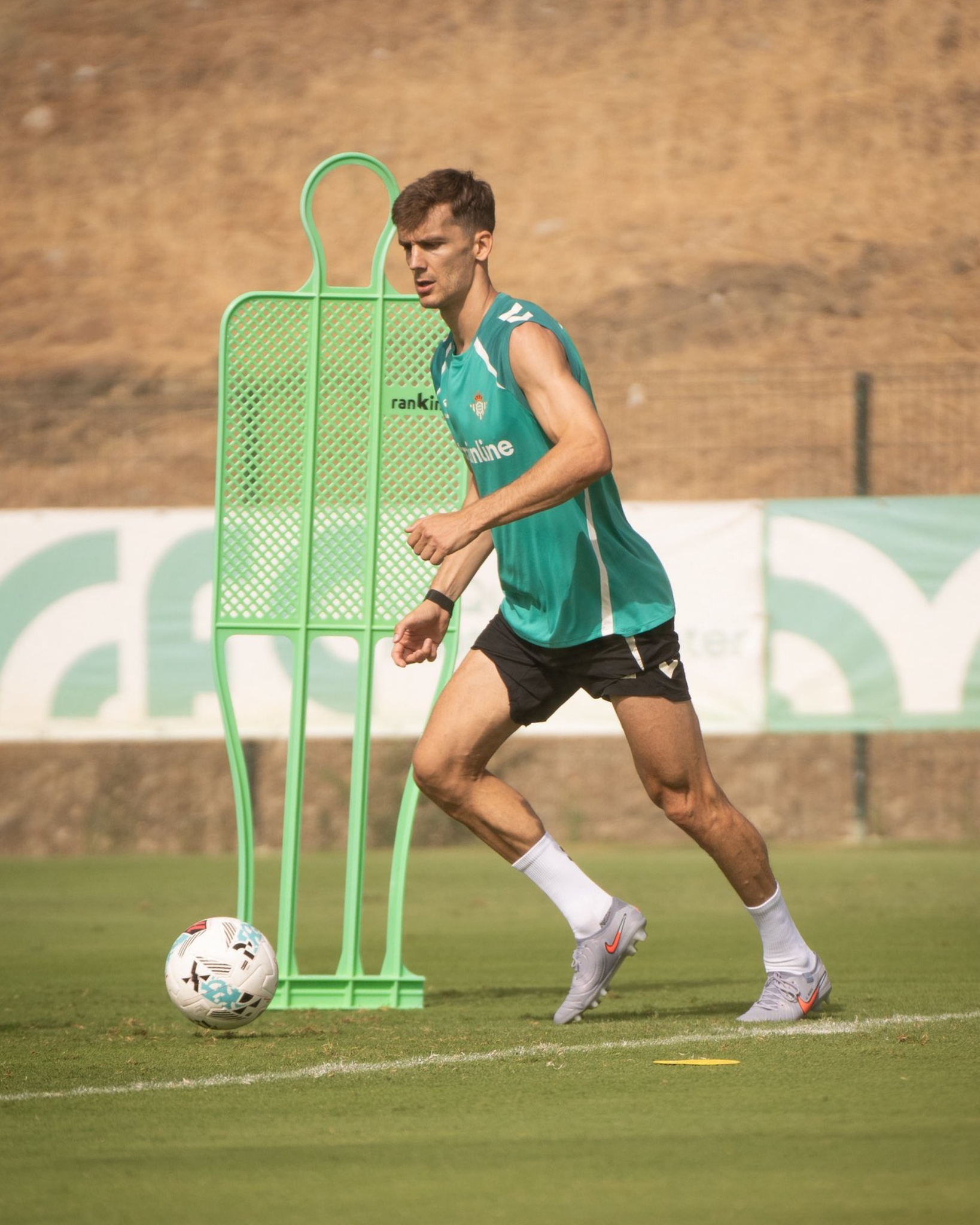 Diego Llorente ya entrena con el grupo Diego Llorente ya entrena con el grupo