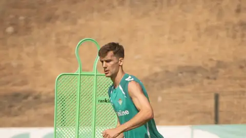 Diego Llorente entrena en el stage de Marbella Diego Llorente entrena en el stage de Marbella