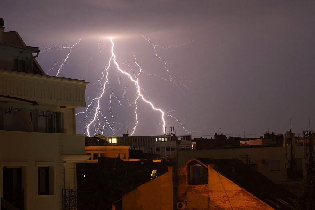 Baleares no prevé inundaciones por las tormentas pero alerta del riesgo de que los rayos provoquen incendios Baleares no prevé inundaciones por las tormentas pero alerta del riesgo de que los rayos provoquen incendios