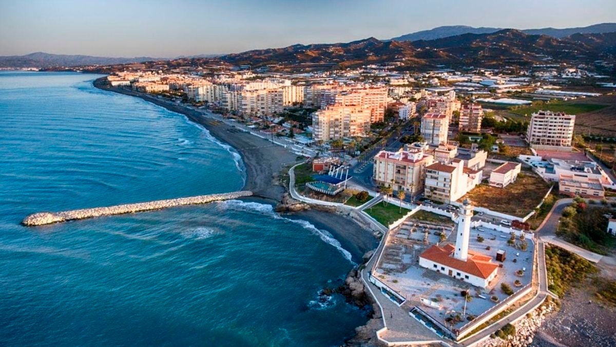 Oscar Medina: "Torrox es una pequeña Andalucía con turistas de 100 nacionalidades" Oscar Medina: "Torrox es una pequeña Andalucía con turistas de 100 nacionalidades"