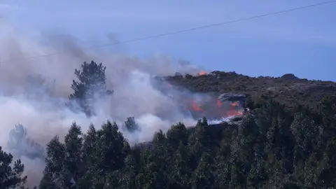 El incendio declarado en Ponteceso El incendio declarado en Ponteceso