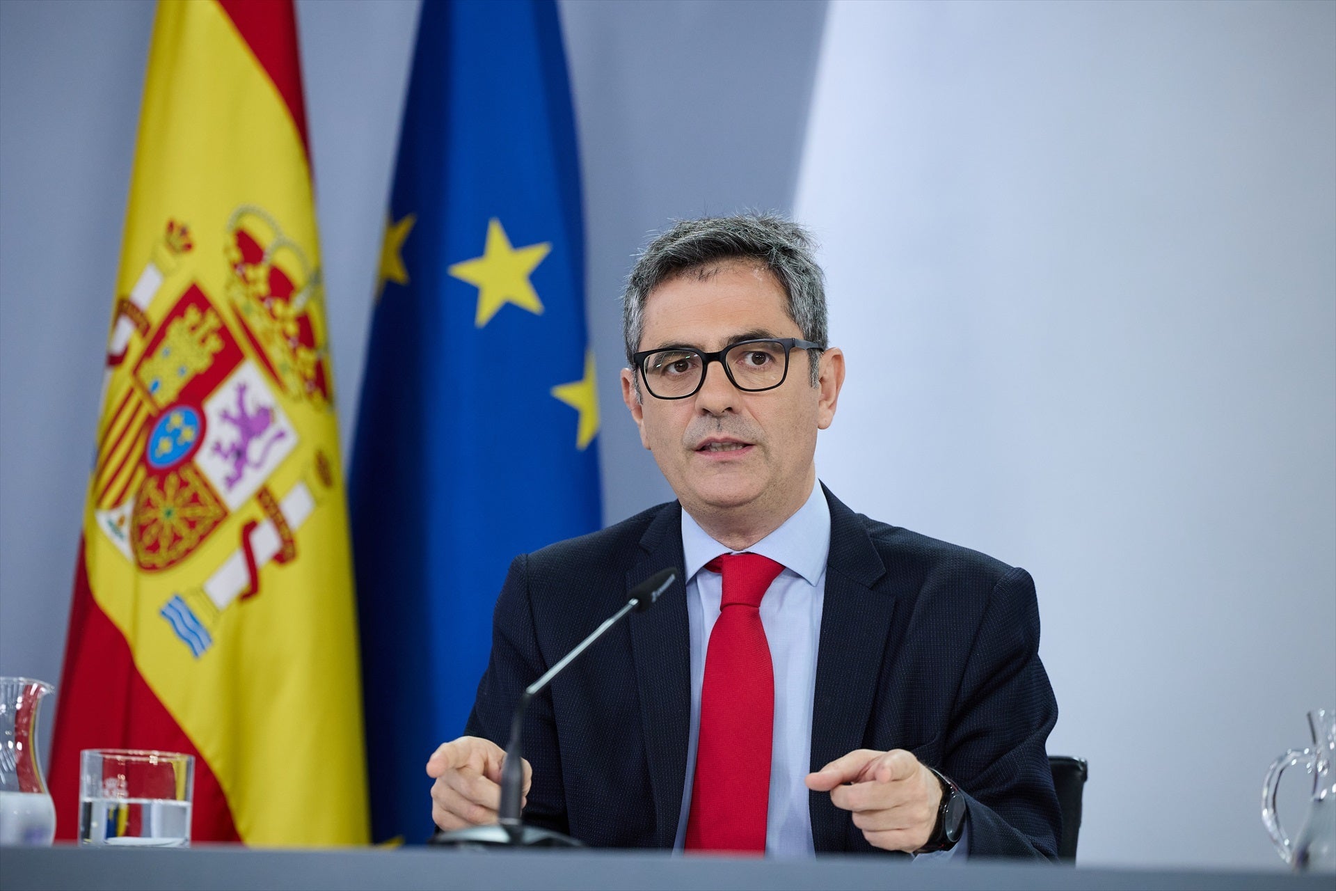 Bolaños defiende a Sánchez en sus críticas a los jueces y afirma que el presidente tiene "voluntad" de reunirse con Puigdemont Bolaños defiende a Sánchez en sus críticas a los jueces y afirma que el presidente tiene "voluntad" de reunirse con Puigdemont