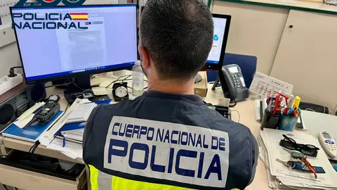 Agente de la Policía Nacional Agente de la Policía Nacional