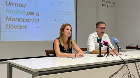 El alcalde de Manacor, Miquel Oliver, y la portavoz del Grupo Municipal del PP, Maria Antònia Sansó El alcalde de Manacor, Miquel Oliver, y la portavoz del Grupo Municipal del PP, Maria Antònia Sansó
