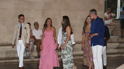 El Rey Felipe, la Reina Letizia, la Princesa Leonor y la Infanta Sofía visitan la exposición ‘La força inicial’ del artista Joan Miró en La Lonja de Palma El Rey Felipe, la Reina Letizia, la Princesa Leonor y la Infanta Sofía visitan la exposición ‘La força inicial’ del artista Joan Miró en La Lonja de Palma