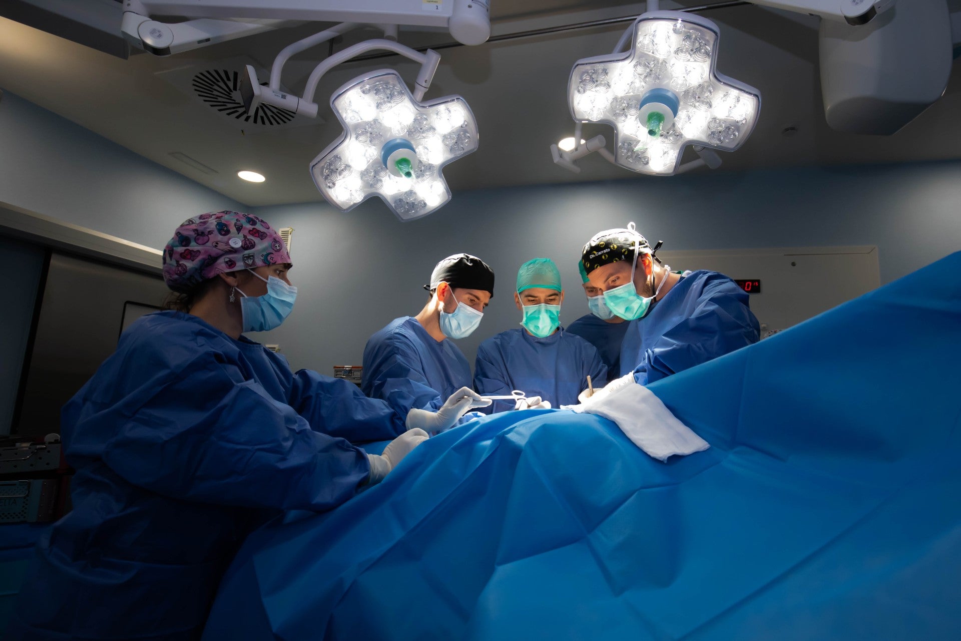 Vithas Alicante, pioneros en implantar una técnica innovadora para la intervención de prótesis de cadera en la Comunidad Valenciana Vithas Alicante, pioneros en implantar una técnica innovadora para la intervención de prótesis de cadera en la Comunidad Valenciana