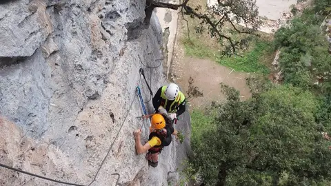 Rescatadas dos mujeres de San Sebastián en la vía ferrata de La Hermida Rescatadas dos mujeres de San Sebastián en la vía ferrata de La Hermida