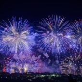 Castillo de fuegos artificiales en el Castel de l'Olla