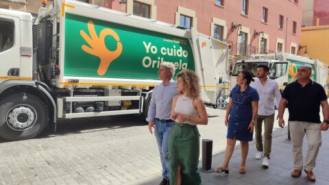 Los nuevos camiones de recogida de RSU reforzar&aacute;n el servicio en la costa de Orihuela despu&eacute;s de semanas de graves deficiencias 