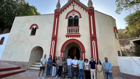 La Corporación, la Hermandad y el Párroco visitan las obras de la Ermita de Nuestra Señora de la Fuensanta La Corporación, la Hermandad y el Párroco visitan las obras de la Ermita de Nuestra Señora de la Fuensanta