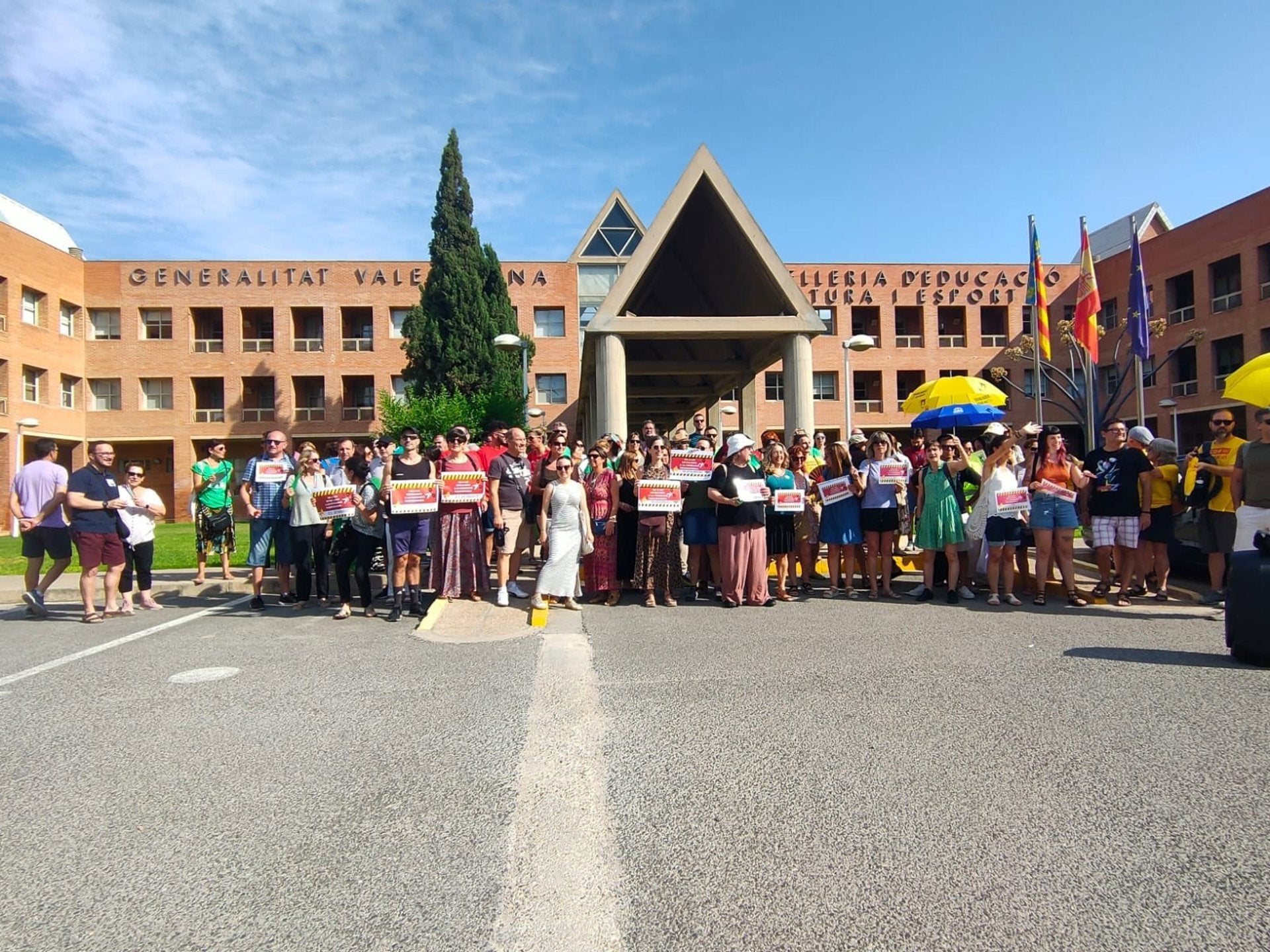 Sindicatos valencianos convocan una huelga del profesorado de FP el día de inicio de curso Sindicatos valencianos convocan una huelga del profesorado de FP el día de inicio de curso