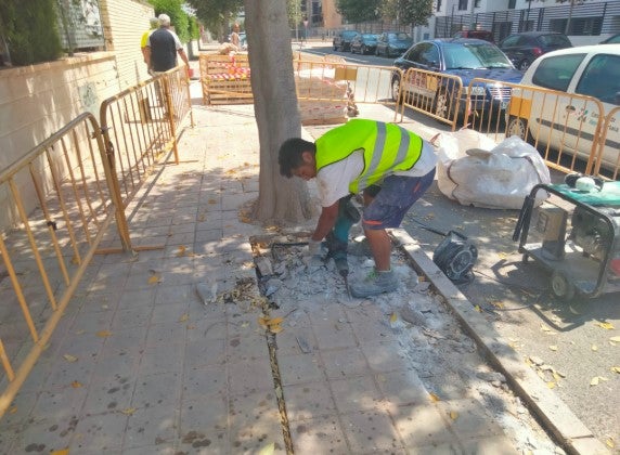 Nuevo contrato para mantener aceras, plazas y espacios públicos en Alicante por ocho millones Nuevo contrato para mantener aceras, plazas y espacios públicos en Alicante por ocho millones