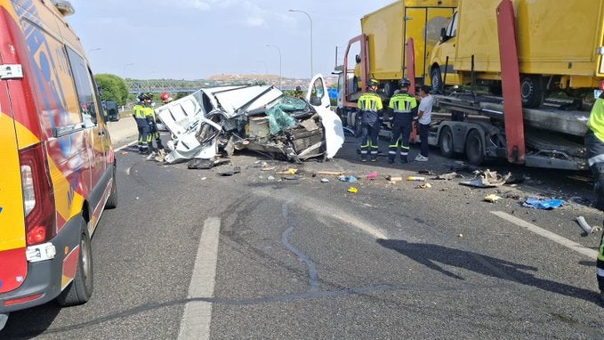 Cortada la A-3 en sentido salida por un accidente entre tres vehículos que deja al menos dos heridos Cortada la A-3 en sentido salida por un accidente entre tres vehículos que deja al menos dos heridos