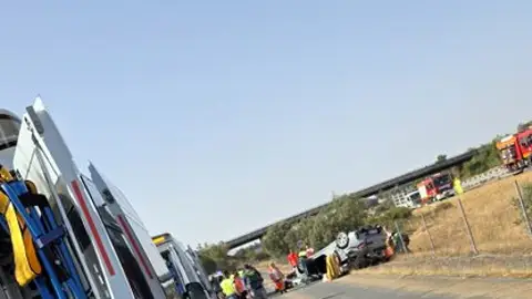 Una niña de 10 años fallecida y 8 heridos de diversa consideración en un accidente de tráfico en la A5 en Villamesías Una niña de 10 años fallecida y 8 heridos de diversa consideración en un accidente de tráfico en la A5 en Villamesías