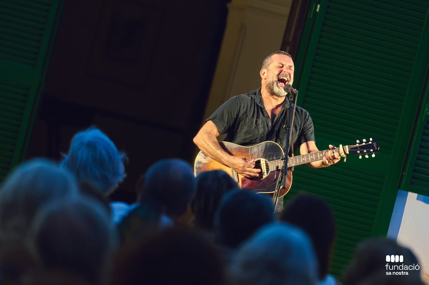 El cantante Jaume Anglada, ingresado grave en la UCI tras ser arrollado en Palma por un conductor a la fuga El cantante Jaume Anglada, ingresado grave en la UCI tras ser arrollado en Palma por un conductor a la fuga
