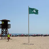 Bandera inclusiva en la playa de Cullera Bandera inclusiva en la playa de Cullera