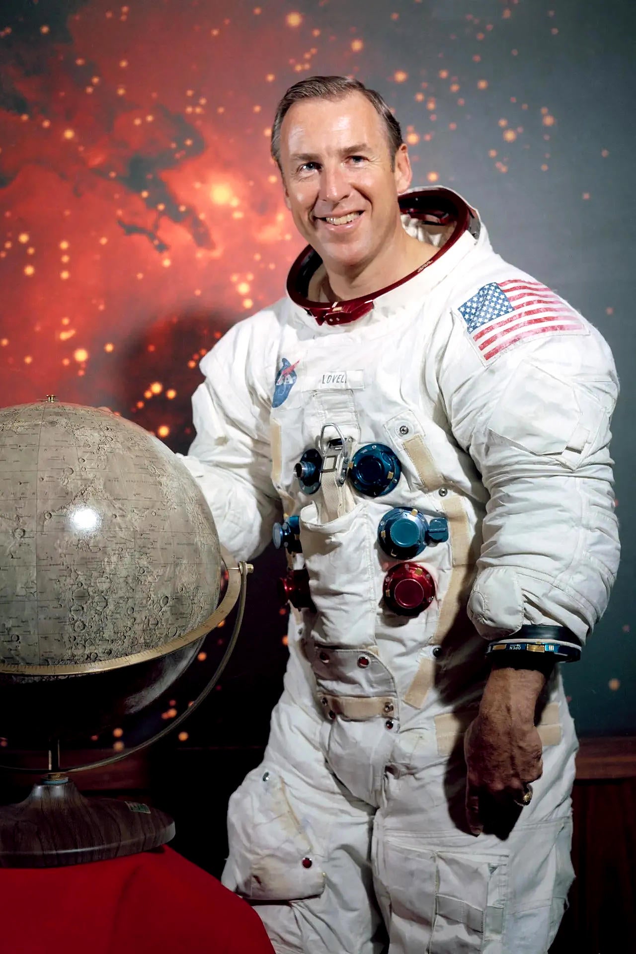 Muere a los 97 años el astronauta Jim Lovell, origen de "Houston, tenemos un problema" y comandante del Apolo 13 Muere a los 97 años el astronauta Jim Lovell, origen de "Houston, tenemos un problema" y comandante del Apolo 13