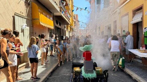 Santa Pola presenta las bases del concurso de calles engalanadas de las fiestas patronales