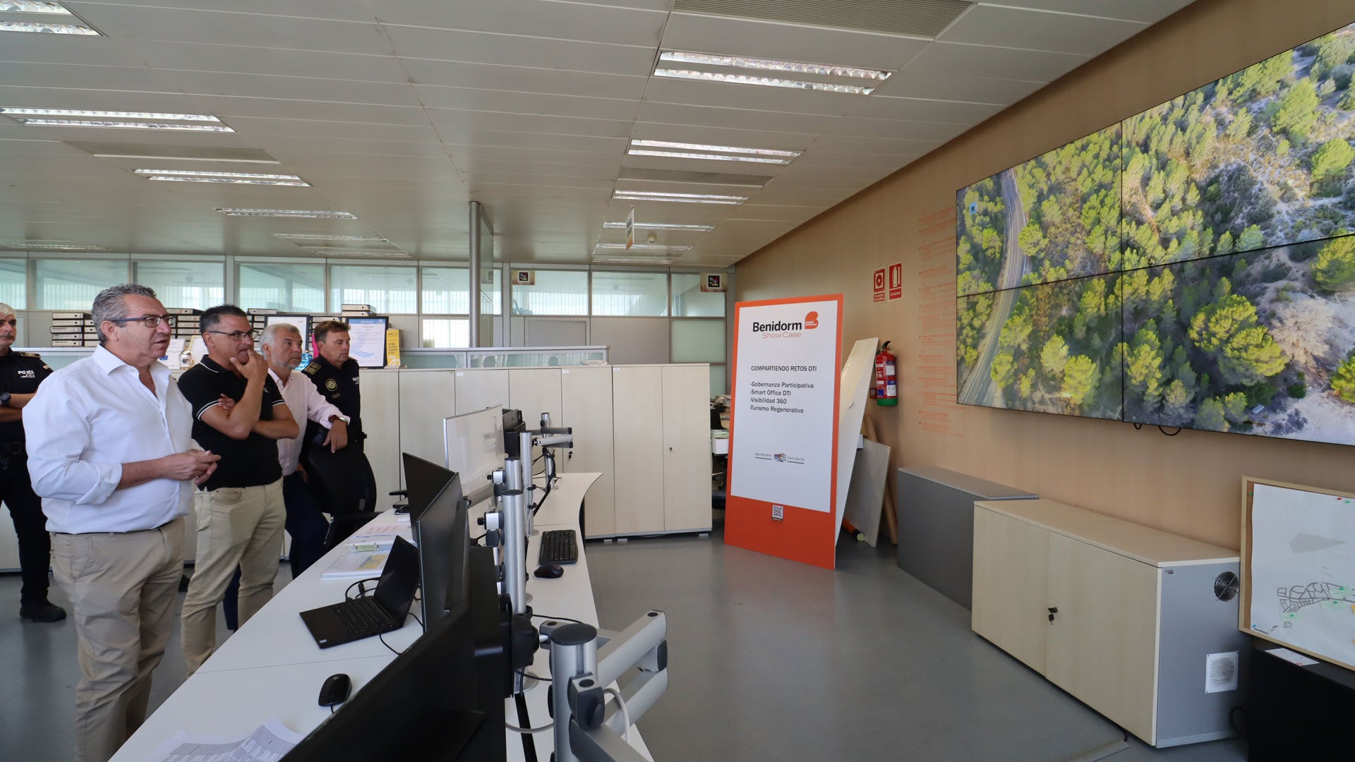 Benidorm limpia el tramo urbano de los barrancos ante la llegada del otoño para prevenir los efectos de posibles gotas frías Benidorm limpia el tramo urbano de los barrancos ante la llegada del otoño para prevenir los efectos de posibles gotas frías