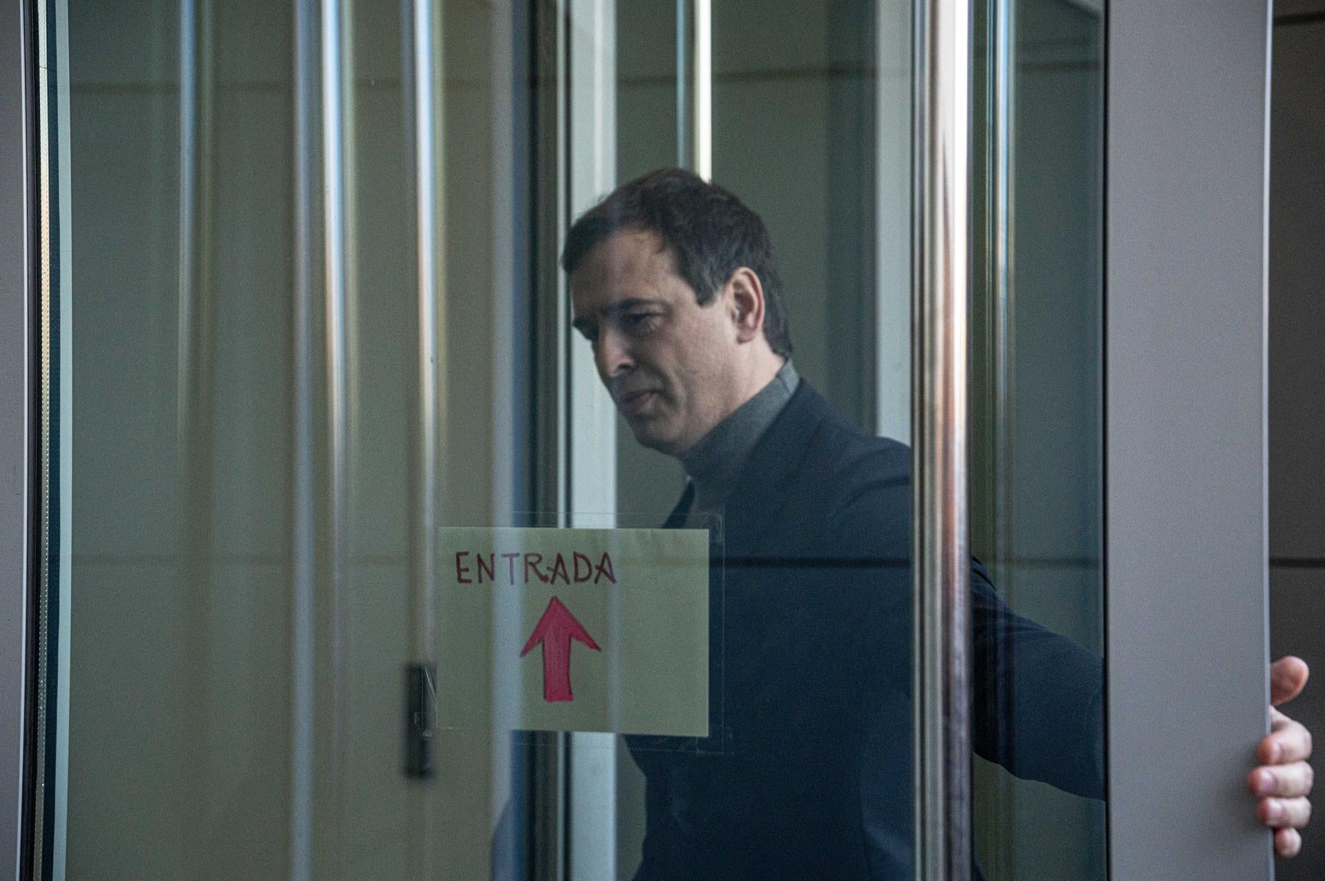 La defensa de David Sánchez ve "fines extraños" en la insistencia de las acusaciones de solicitar a Biedma que le retire el pasaporte La defensa de David Sánchez ve "fines extraños" en la insistencia de las acusaciones de solicitar a Biedma que le retire el pasaporte