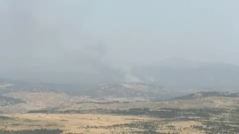 Imagen del incendio tomada desde el helicóptero de la Brigada de Puerto El Pico. Imagen del incendio tomada desde el helicóptero de la Brigada de Puerto El Pico.