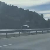 Imagen del coche circulando en sentido contrario por la A-66. - GUARDIA CIVIL. Imagen del coche circulando en sentido contrario por la A-66. - GUARDIA CIVIL.