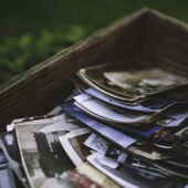 Una capsa plena d'imatges del passat, que ens ajuden a recordar d'on venim i qui som
