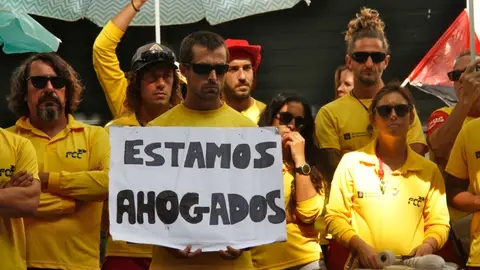 Els socorristes mantenen la vaga i rebutgen la proposta de l’Ajuntament Els socorristes mantenen la vaga i rebutgen la proposta de l’Ajuntament