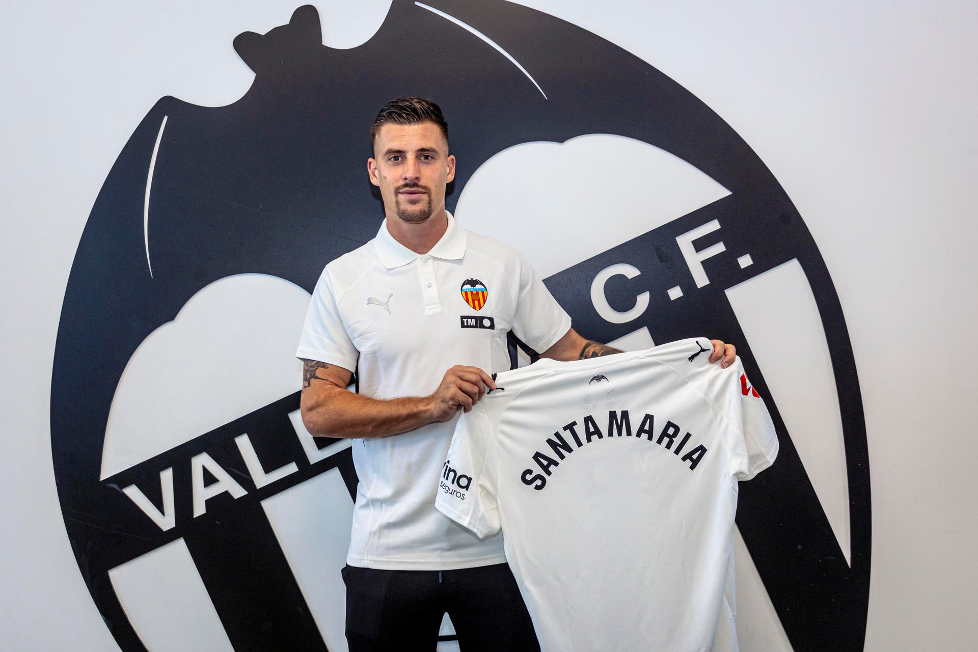 Santamaria: “El Valencia tiene una gran historia, para mí es increíble, quería jugar aquí” Santamaria: “El Valencia tiene una gran historia, para mí es increíble, quería jugar aquí”