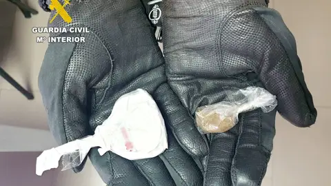 Arrestan con cocaína y hachís a un hombre en Castro Urdiales al que ya habían detenido o investigado 38 veces Arrestan con cocaína y hachís a un hombre en Castro Urdiales al que ya habían detenido o investigado 38 veces