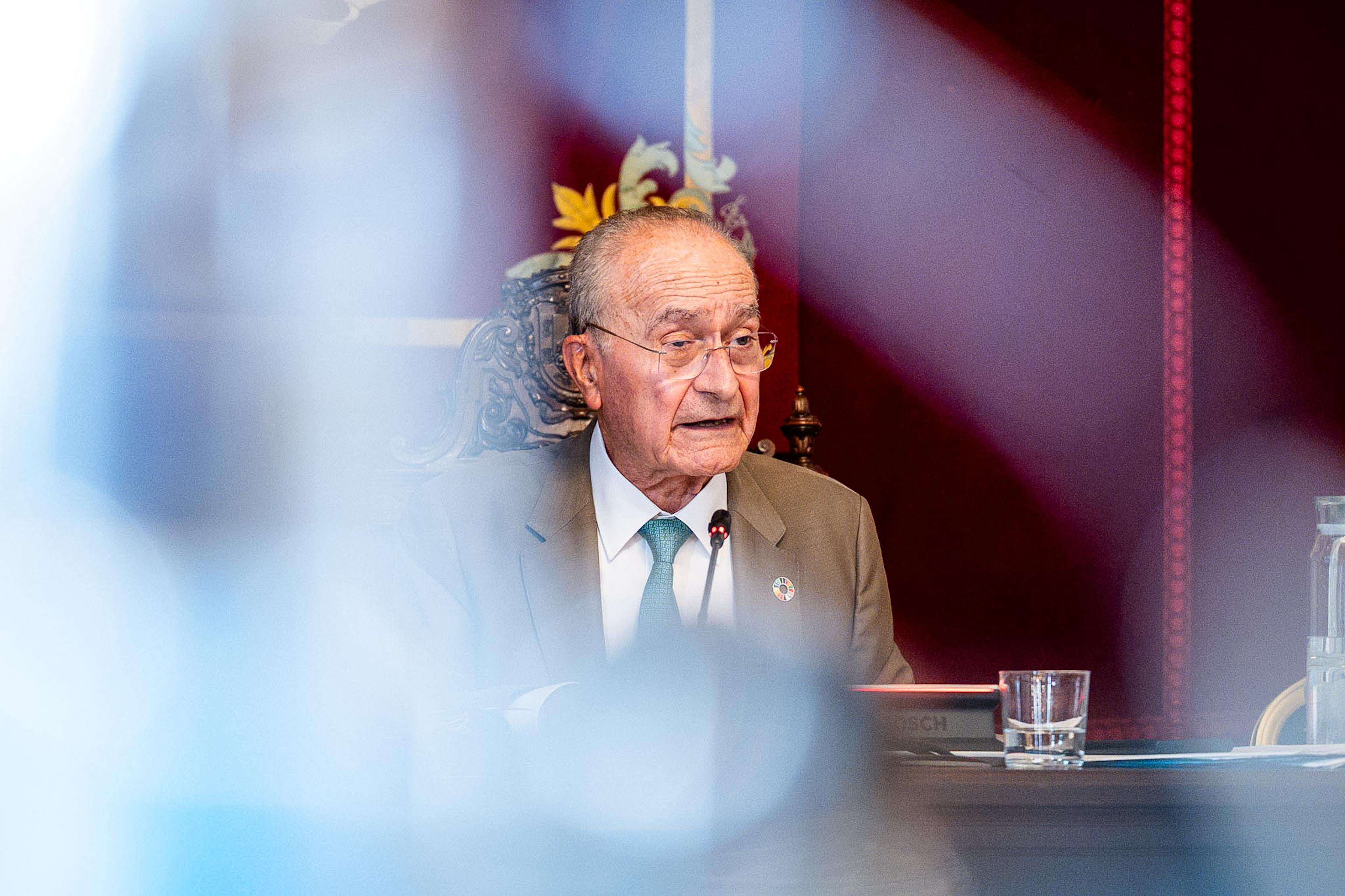 El alcalde de Málaga, Francisco De la Torre explica porque empleó un tono "fuerte y de exigencia de silencio" durante el pleno sobre la limpieza El alcalde de Málaga, Francisco De la Torre explica porque empleó un tono "fuerte y de exigencia de silencio" durante el pleno sobre la limpieza