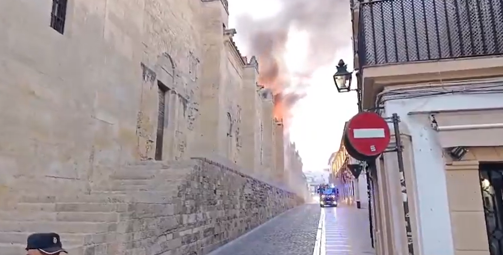 Extinguido el incendio declarado en la Mezquita de Córdoba Extinguido el incendio declarado en la Mezquita de Córdoba