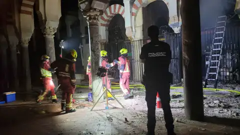 La Mezquita-Catedral de Córdoba reabre con normalidad tras el incendio La Mezquita-Catedral de Córdoba reabre con normalidad tras el incendio