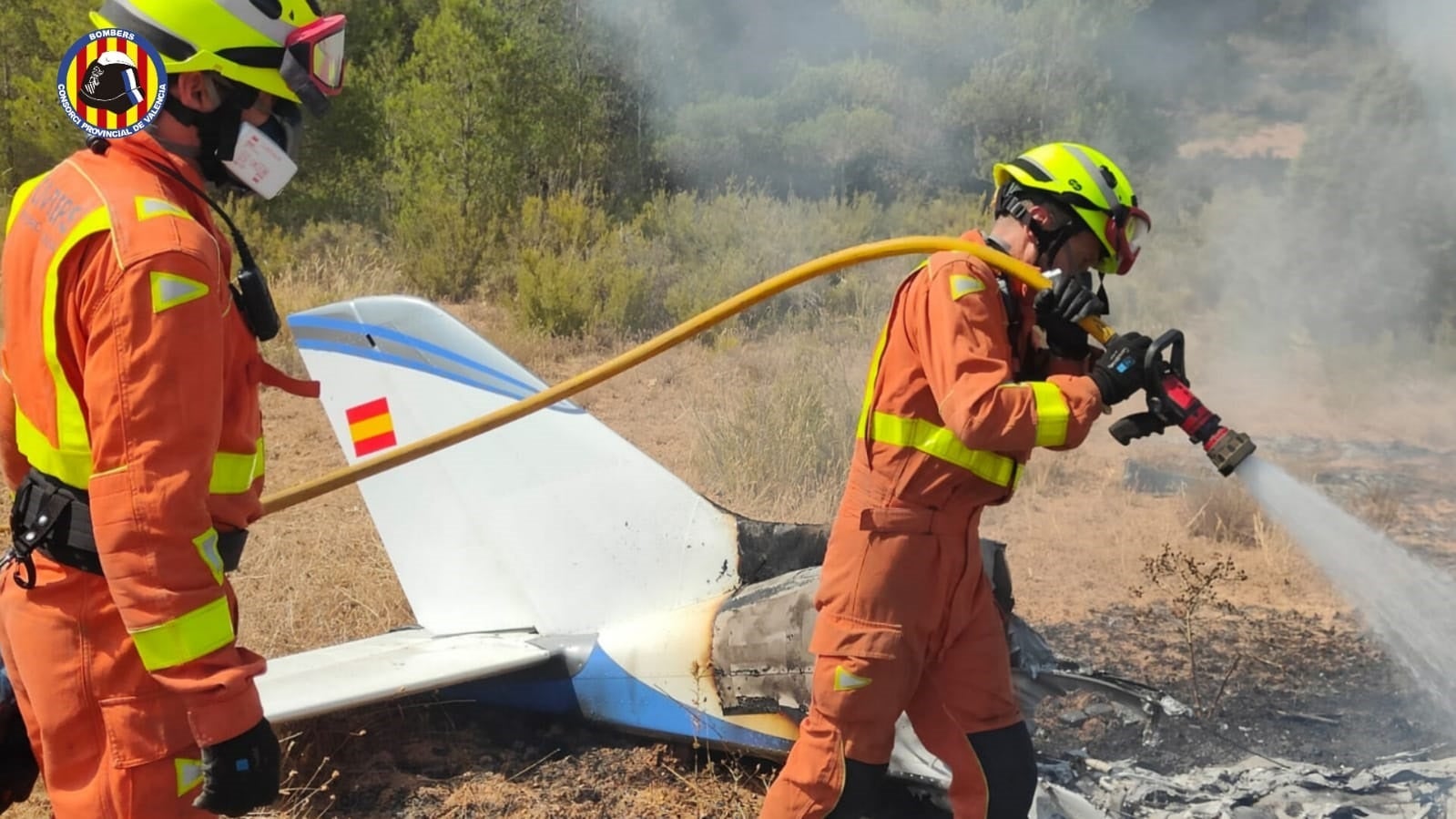 Mueren dos personas al estrellarse la avioneta que pilotaban en Requena (Valencia) Mueren dos personas al estrellarse la avioneta que pilotaban en Requena (Valencia)
